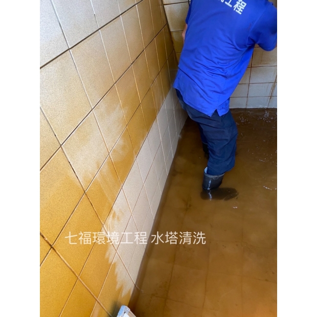 水塔清洗前.jpg 水塔清洗前.jpg